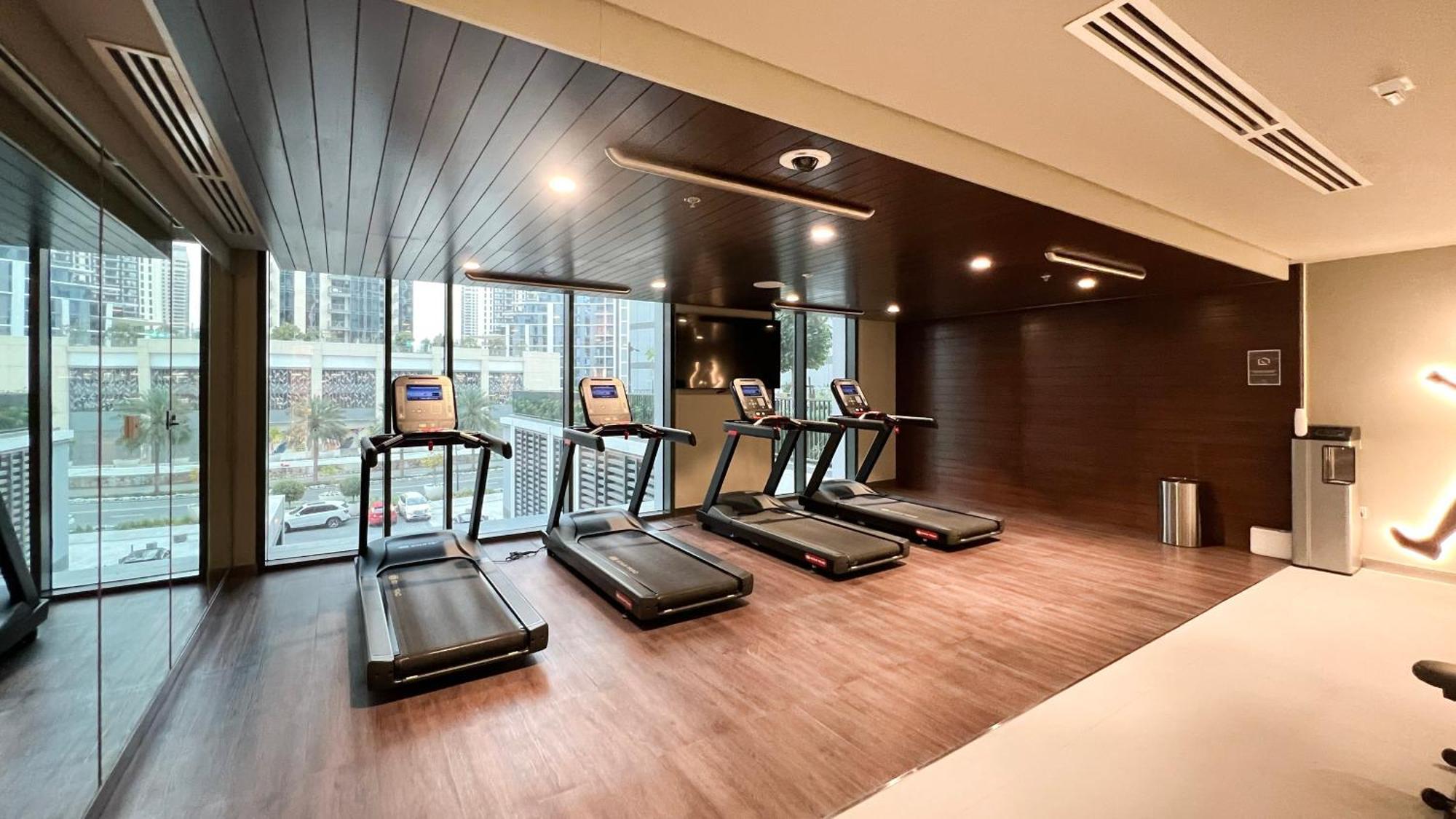 Bright 2br With Pool & Creek Views Dubai