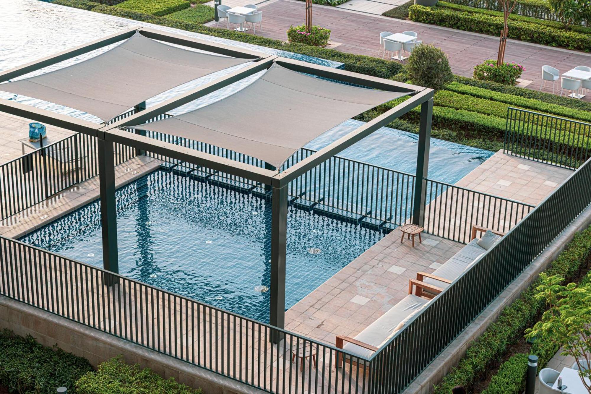 Bright 2br With Pool & Creek Views Apartment *