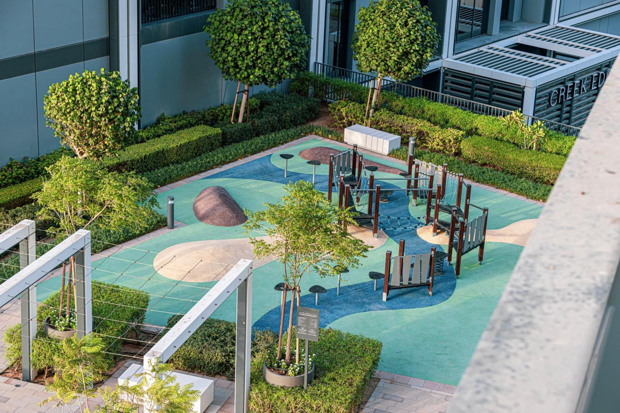 Bright 2br With Pool & Creek Views