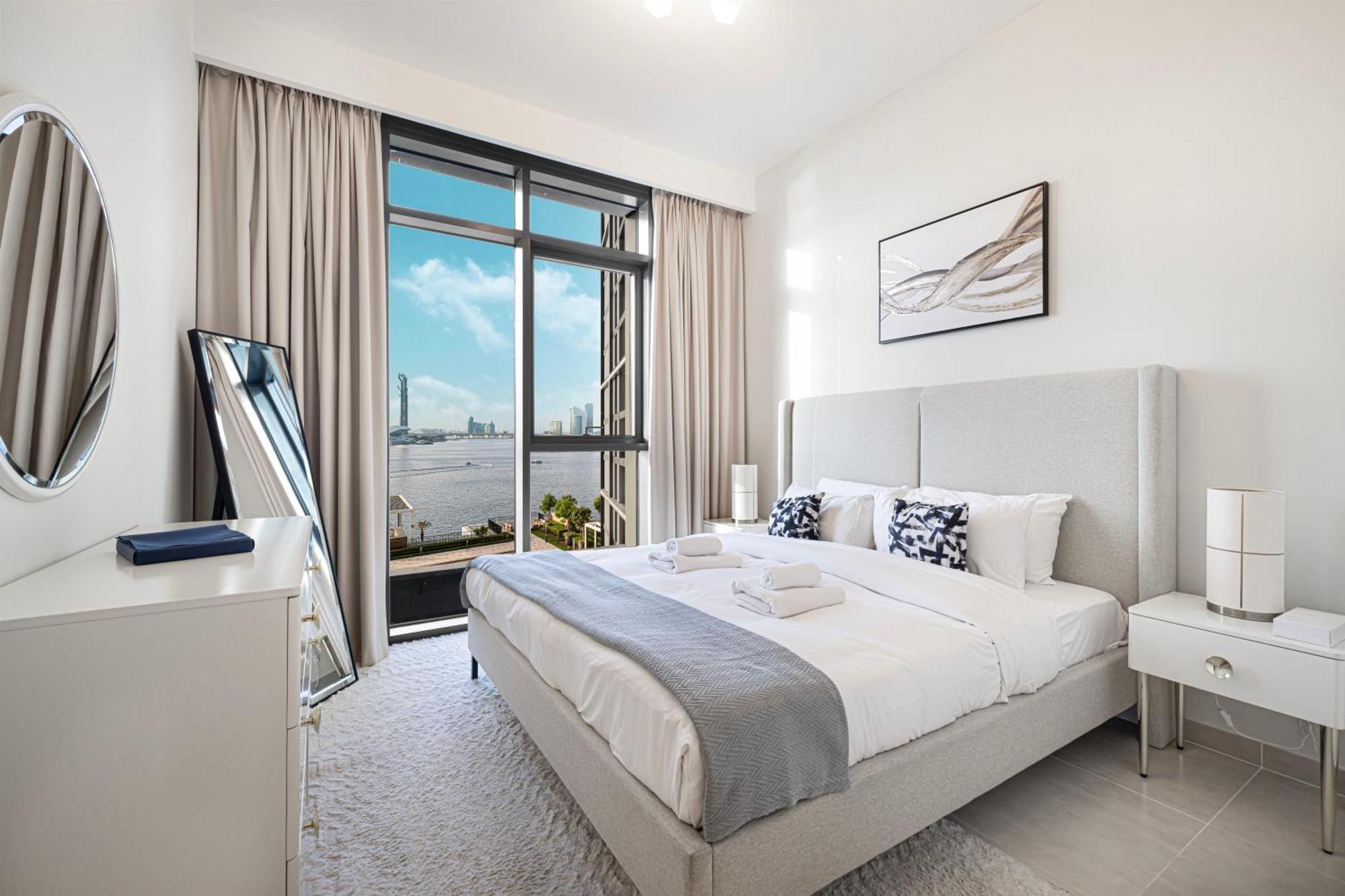Bright 2br With Pool & Creek Views Dubai