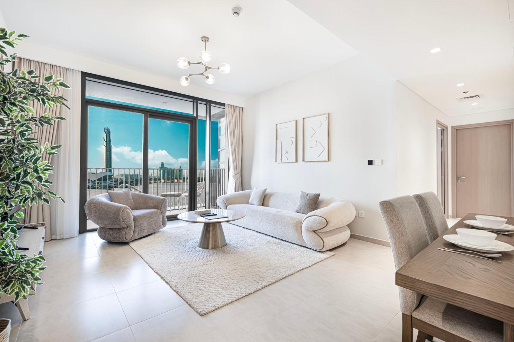 Bright 2br With Pool & Creek Views Dubai