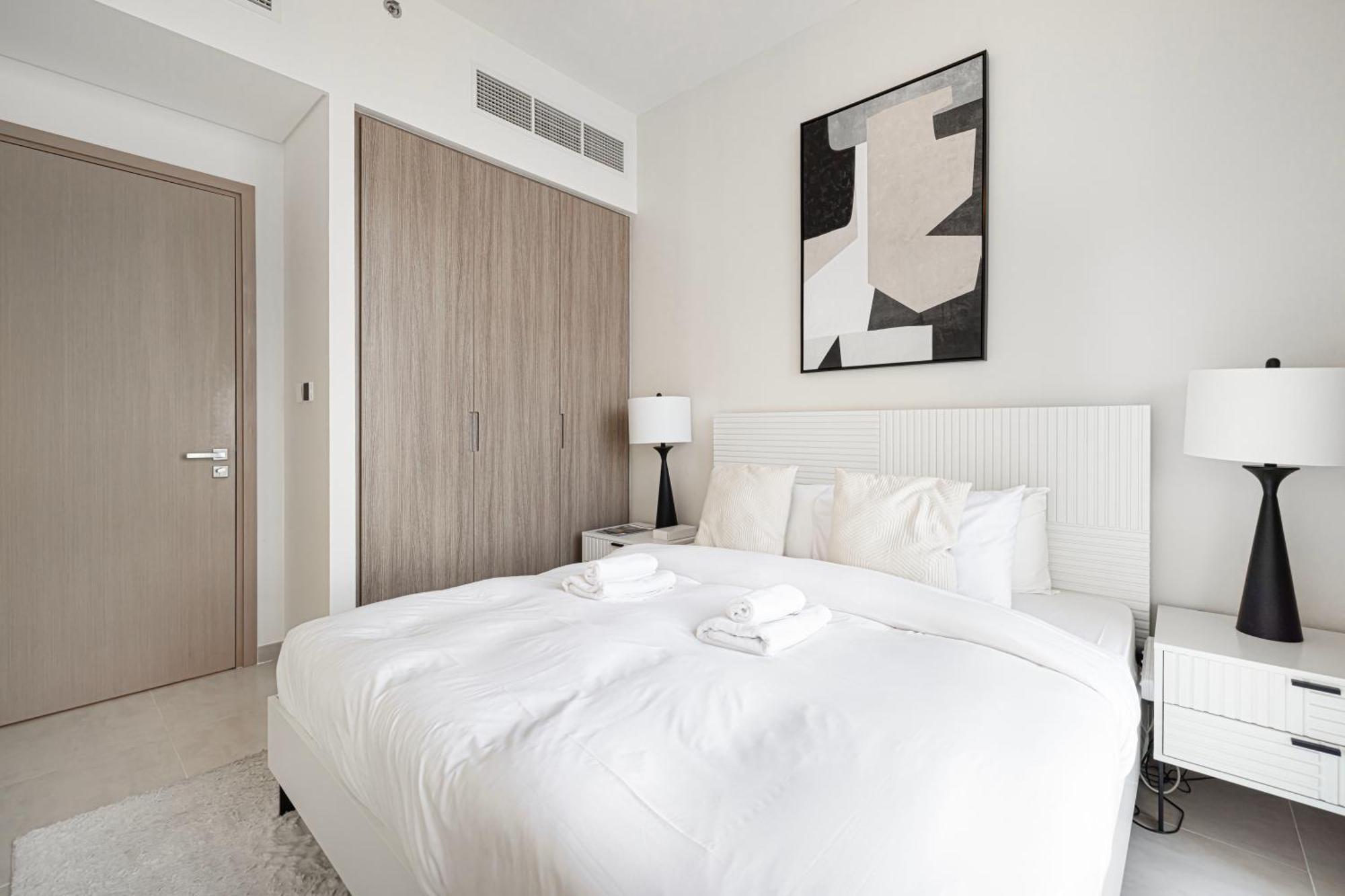 Bright 2br With Pool & Creek Views Apartment *