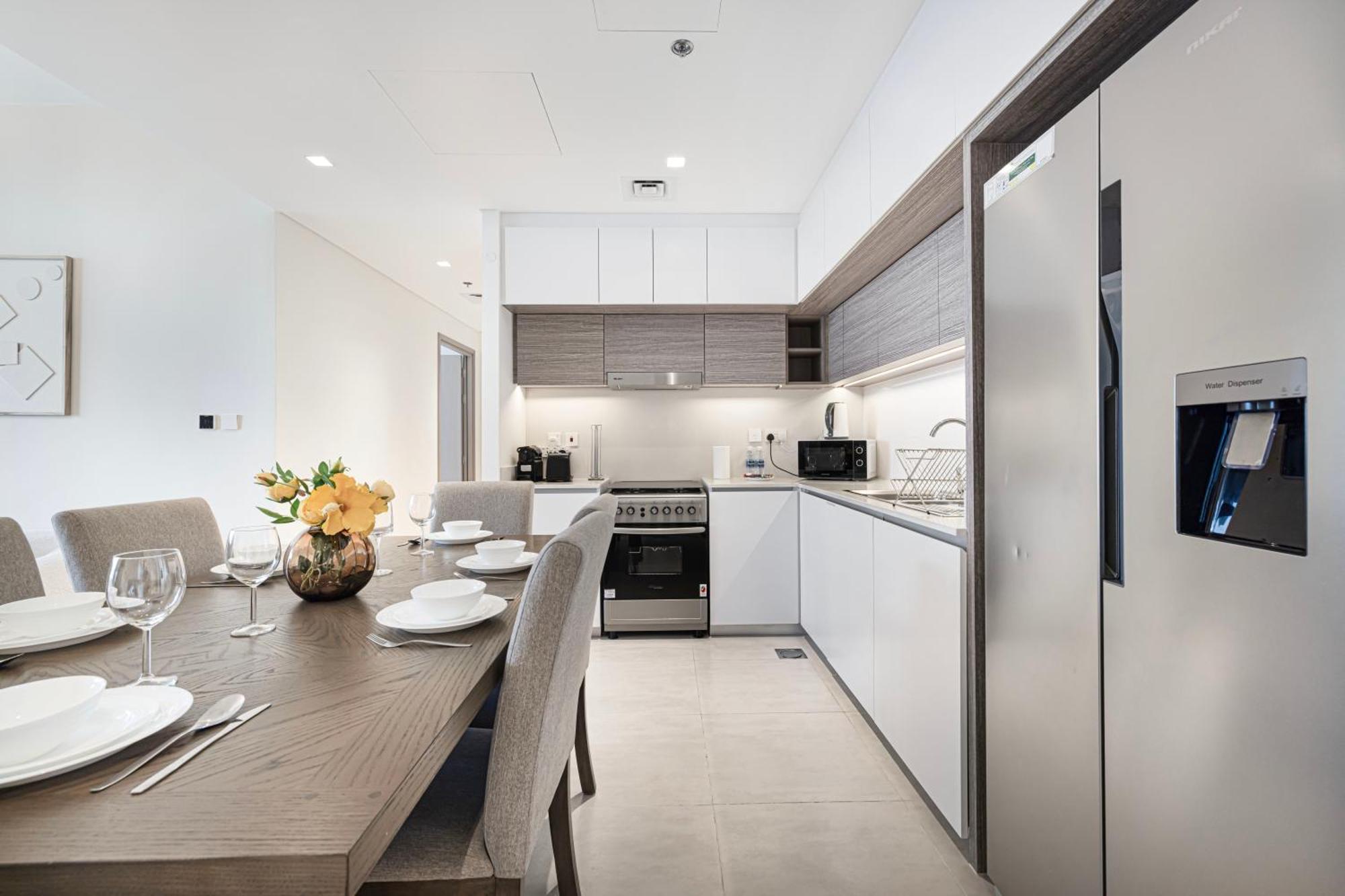 Bright 2br With Pool & Creek Views Apartment Dubai