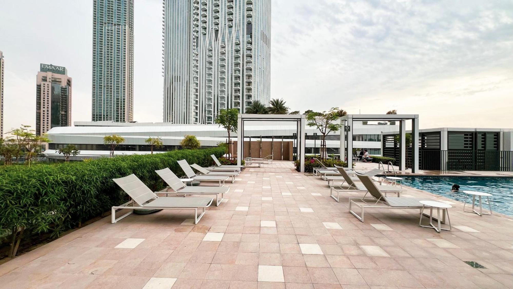 Bright 2br With Pool & Creek Views Dubai