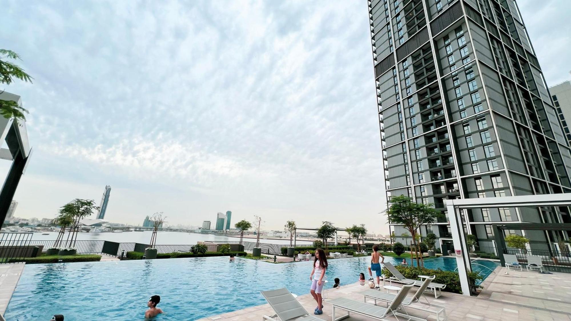 Bright 2br With Pool & Creek Views *